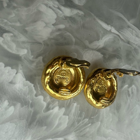 Vintage Chanel Clip On Gold Earrings - Picture 7 of 8
